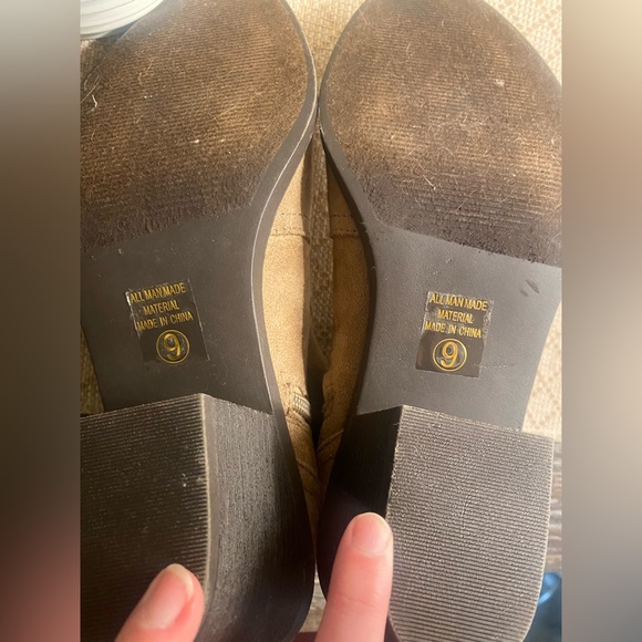 Booties with fringe detailing- sz 9 - Picture 6 of 7